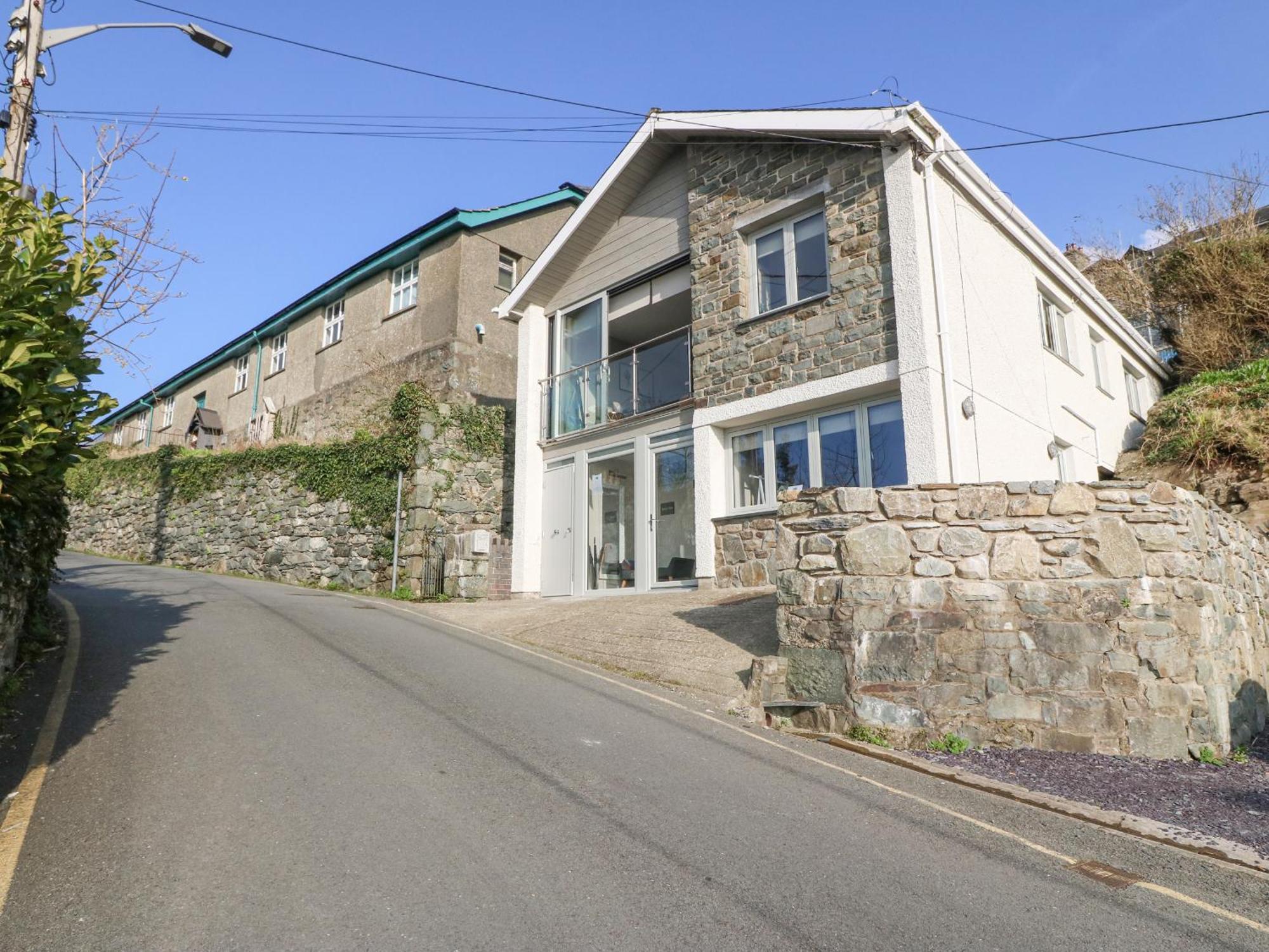 Hafod Y Bryn Villa ฮาเลค ภายนอก รูปภาพ