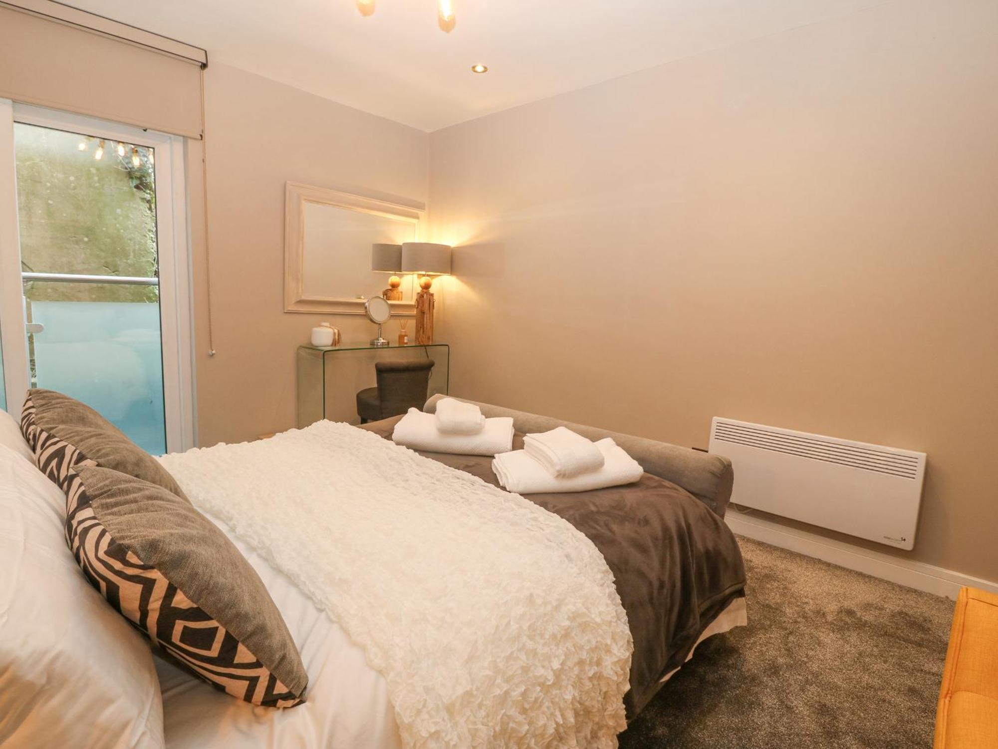 Hafod Y Bryn Villa ฮาเลค ภายนอก รูปภาพ
