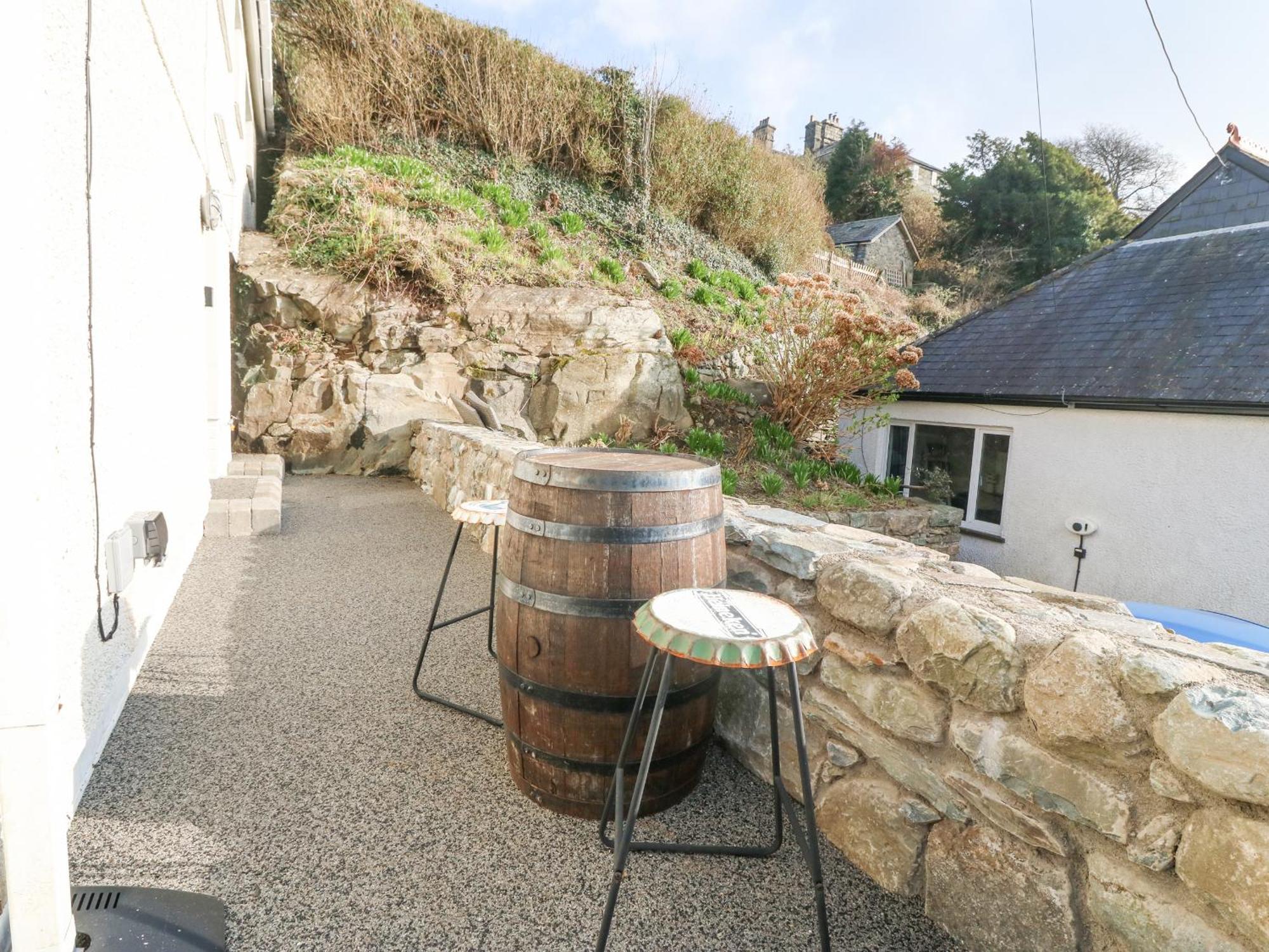 Hafod Y Bryn Villa ฮาเลค ภายนอก รูปภาพ