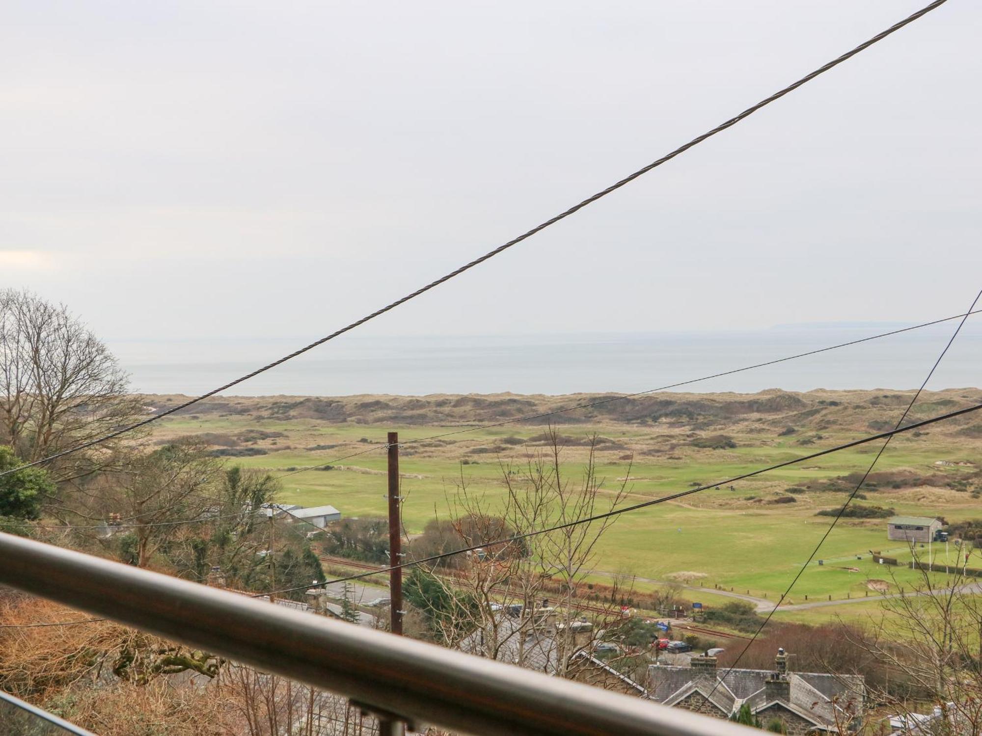 Hafod Y Bryn Villa ฮาเลค ภายนอก รูปภาพ